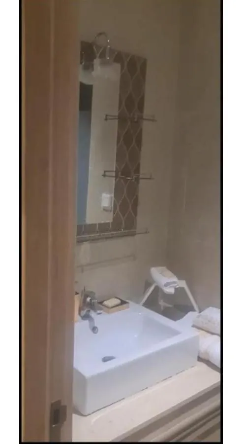 Un Elegant Appartement Meuble A Louer A Marrakech Avec Deux Piscines Et Une Vue Magnifique Marrakesh Marokko
