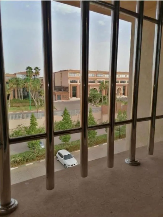 Un Elegant Appartement Meuble A Louer A Marrakech Avec Deux Piscines Et Une Vue Magnifique Marrakesh Marokko