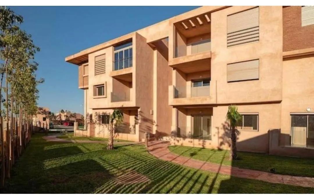 Un Elegant Appartement Meuble A Louer A Marrakech Avec Deux Piscines Et Une Vue Magnifique Marrakesh Marokko
